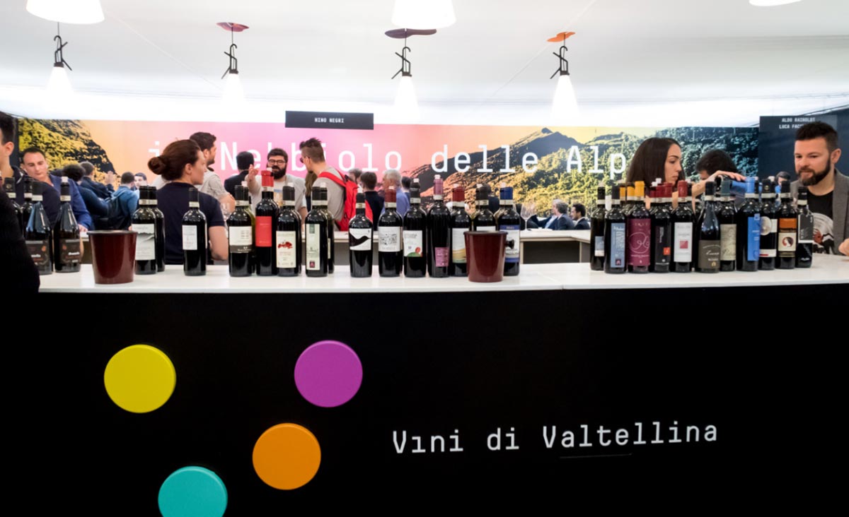 Ausstellung der Weine aus dem Valtellina auf der Messe, neu und jung interpretiert.