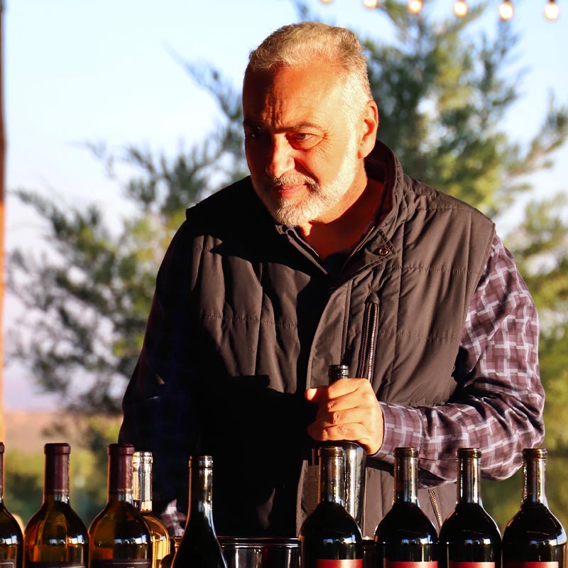 Varuzhan Mouradian hat nach Jahrzehnten in Kalifornien das Weingut Van Ardi gegründet.